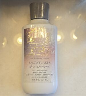 Bath & Body Works Snowflakes & Cashmere Body Lotion NWT